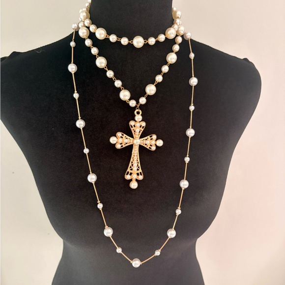 Jewelry - Elegant Pearl and Gold Cross Necklace